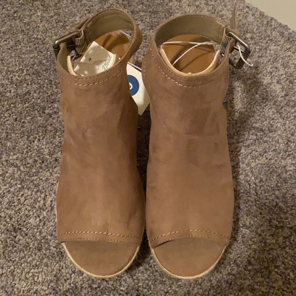UNIVERSAL THREAD ESPADRILLE WEDGE